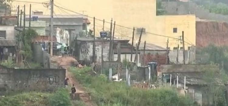 Bairro Jardim Tamoio corre risco de deslizamento e recebe vistoria diária